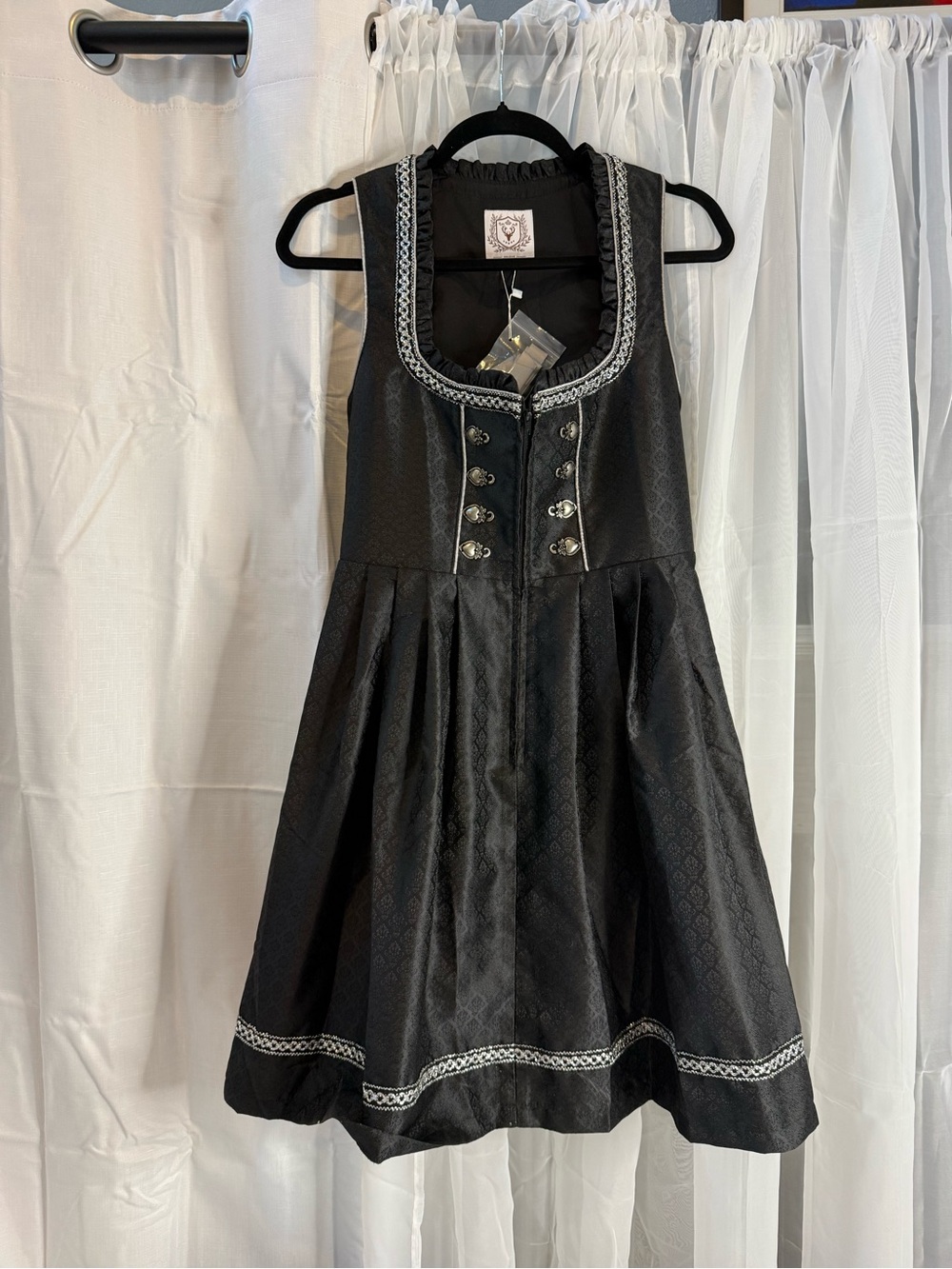 Black Embroidered Sleeveless Formal Dress - Classic A-Line